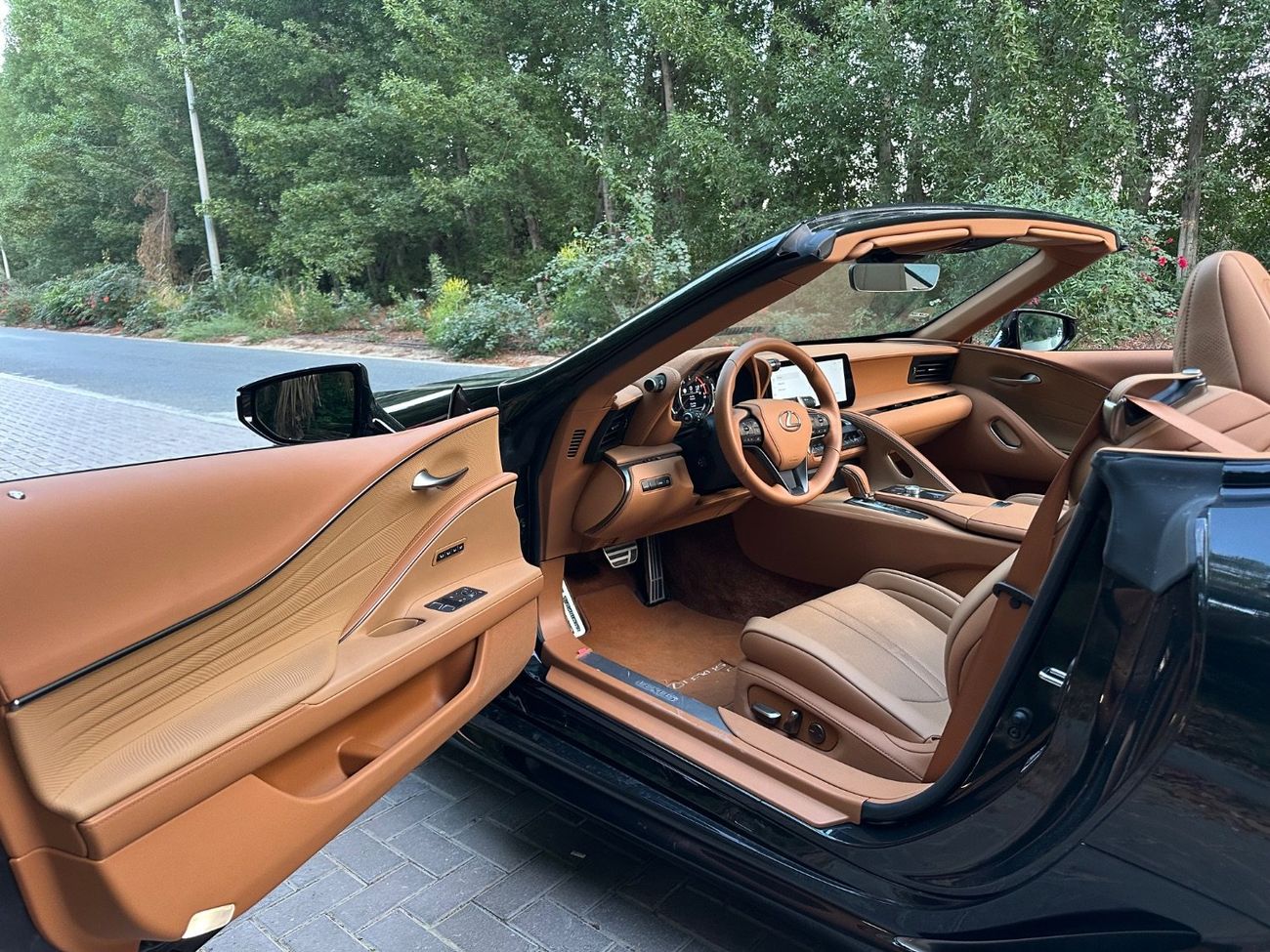 لكزس LC500 كابريوليه Titanium  5.0L