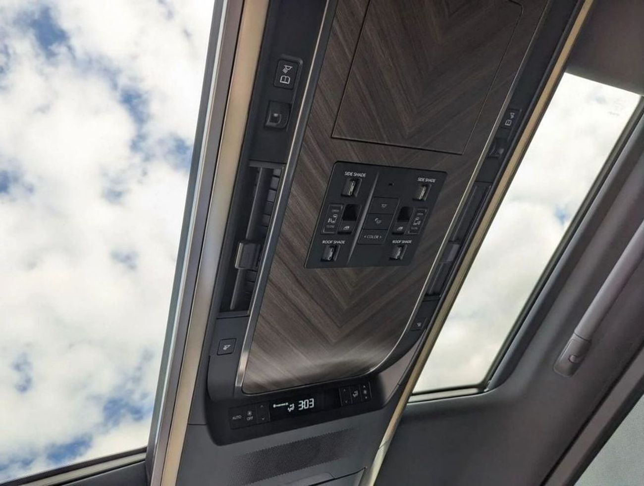 لكزس LM 350h (For export only)