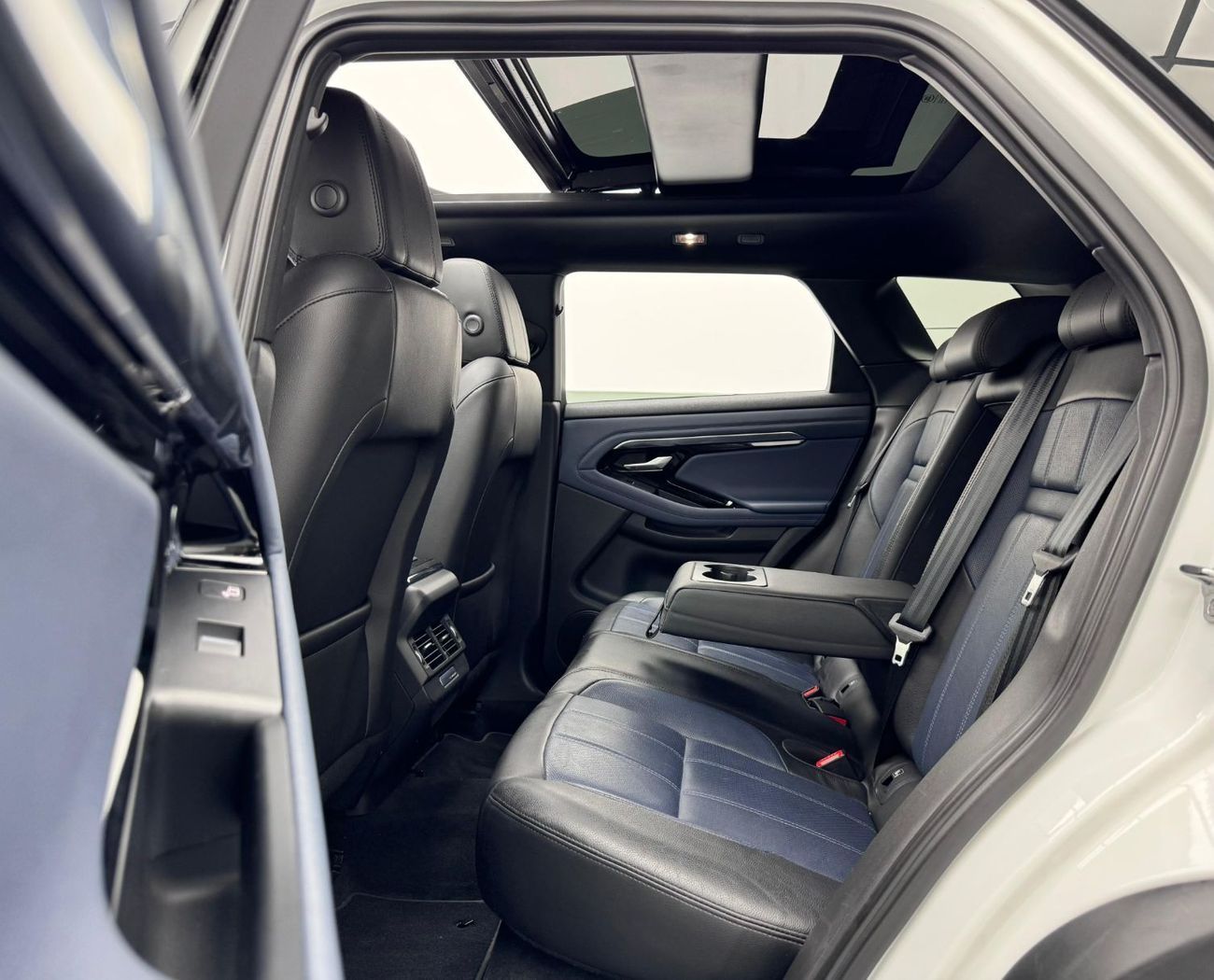 لاند روفر رانج روفر إيفوك 2020 Range Rover Evoque P200 SE R-Dynamic, Warranty, Excellent Condition, GCC