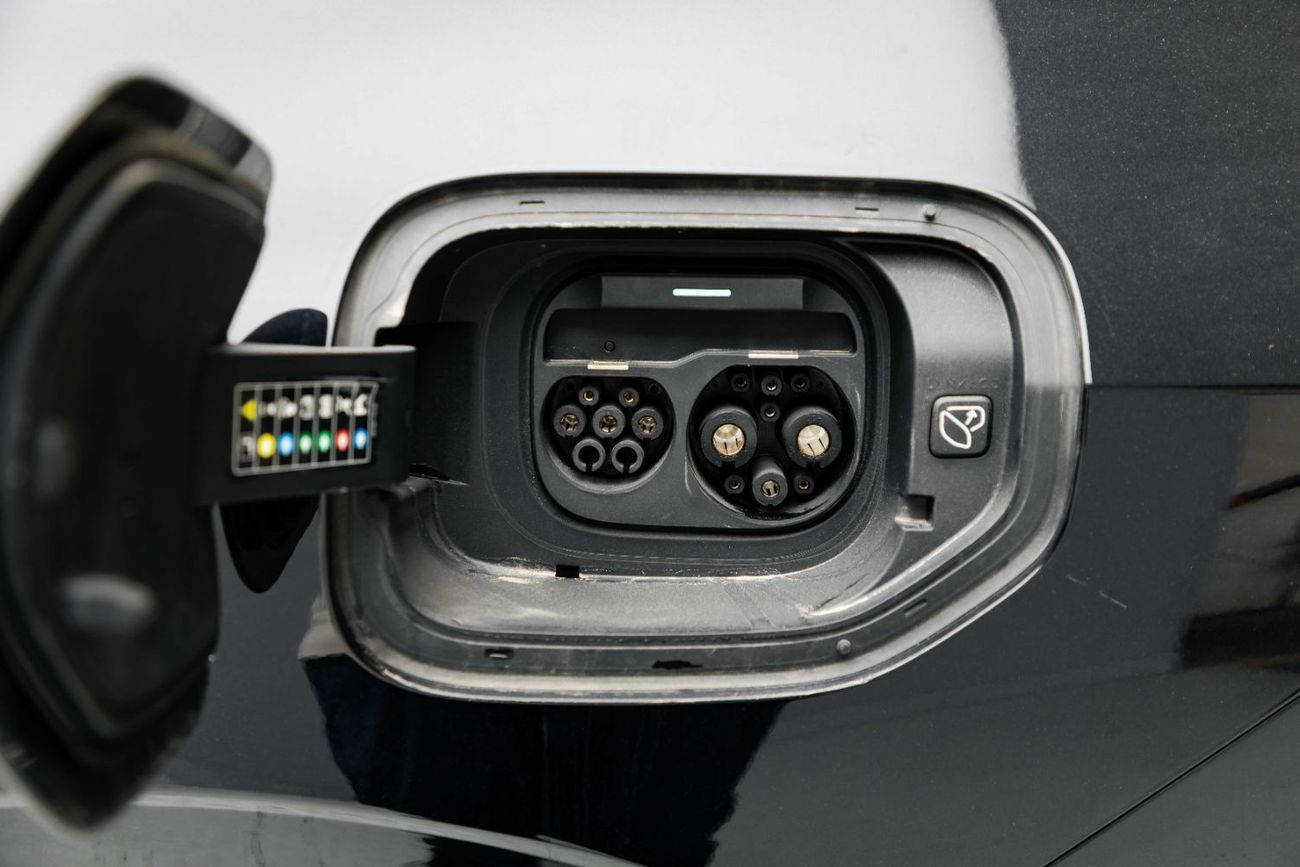 Lynk & Co Z10 Max 21" Alloy Wheels - Black Inside White