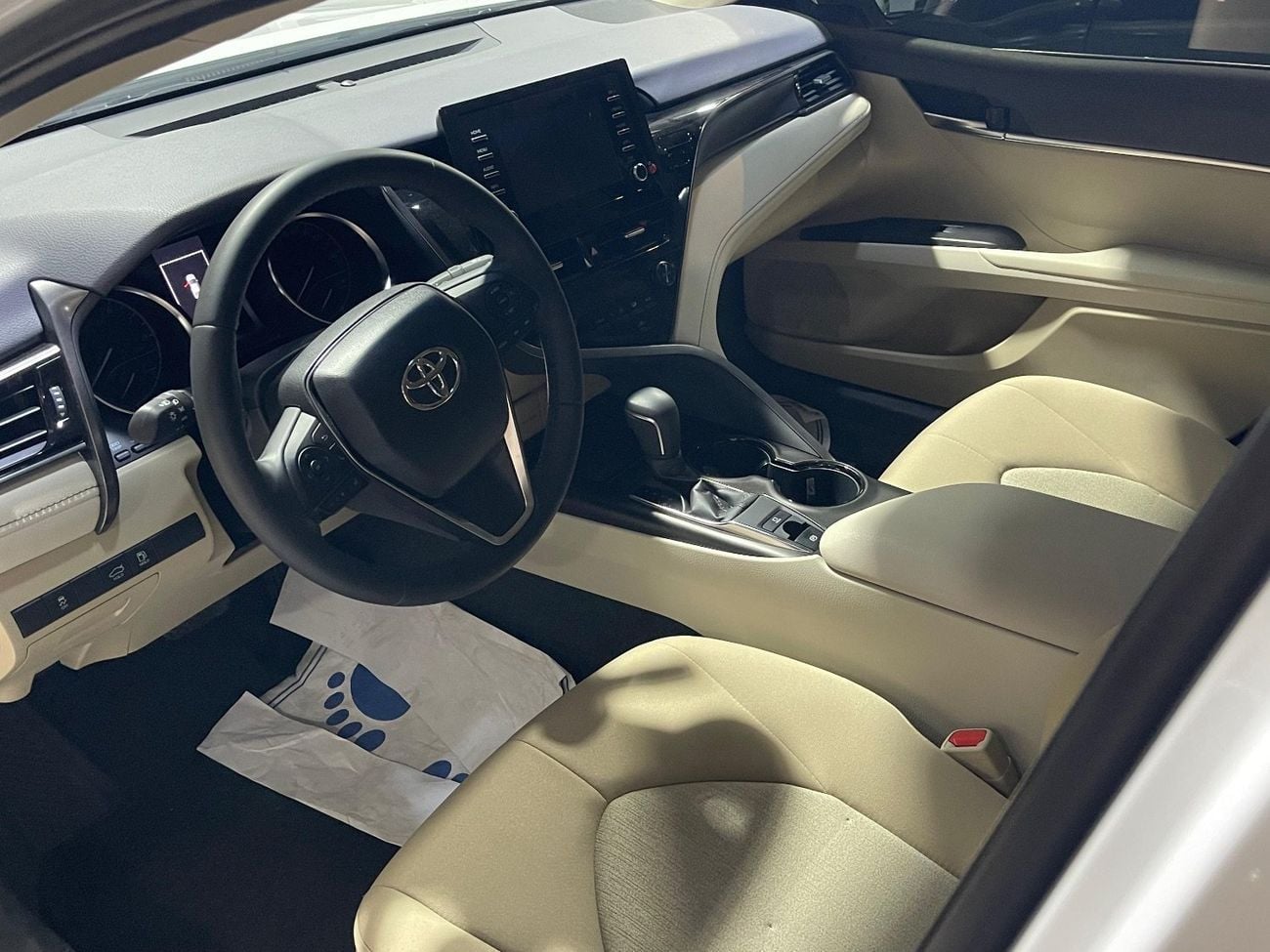 Toyota Camry SE 2.5L (181 HP)