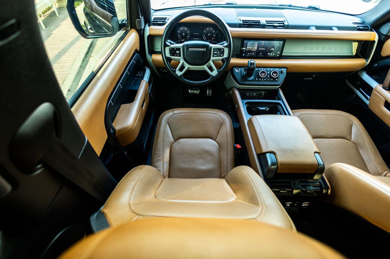 Land Rover Defender P300 90 SE 2.0L (6 Seater)