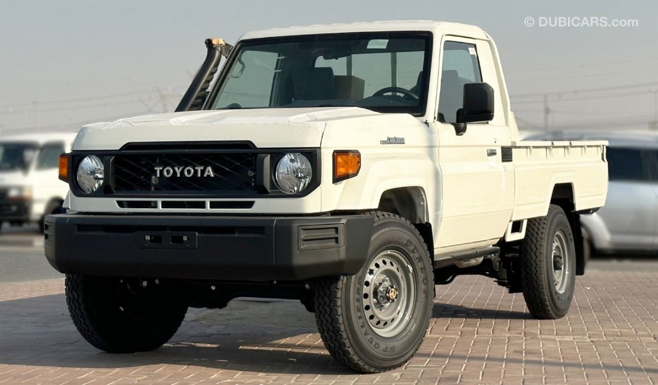 تويوتا لاند كروزر بيك آب LC79 4.0L PET 2024 PICK-UP SC 4X4 M/T