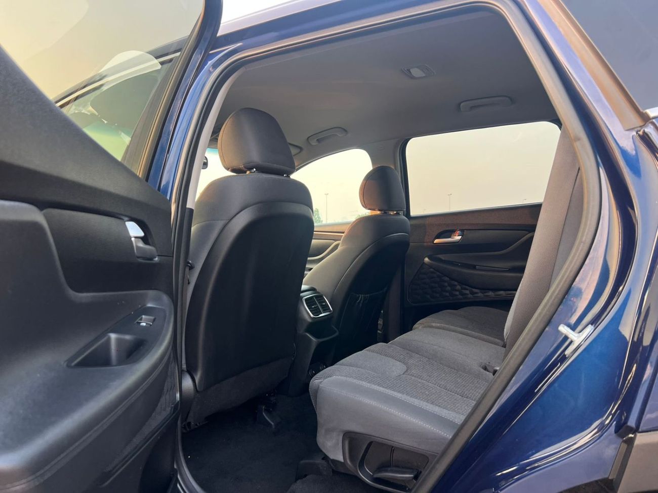 Hyundai Santa Fe 2019 Hyundai Santafe MiOption  2.0L V4 - Apple / Android Play -  AWD 4x4 - 89000 Mileage