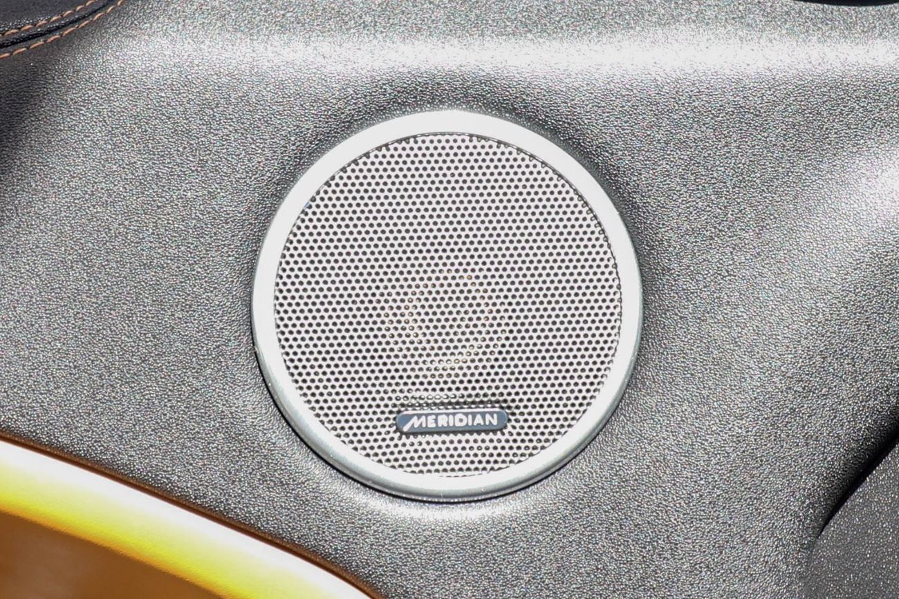 لاند روفر رانج روفر إيفوك P200 R-Dynamic HSE 2.0L