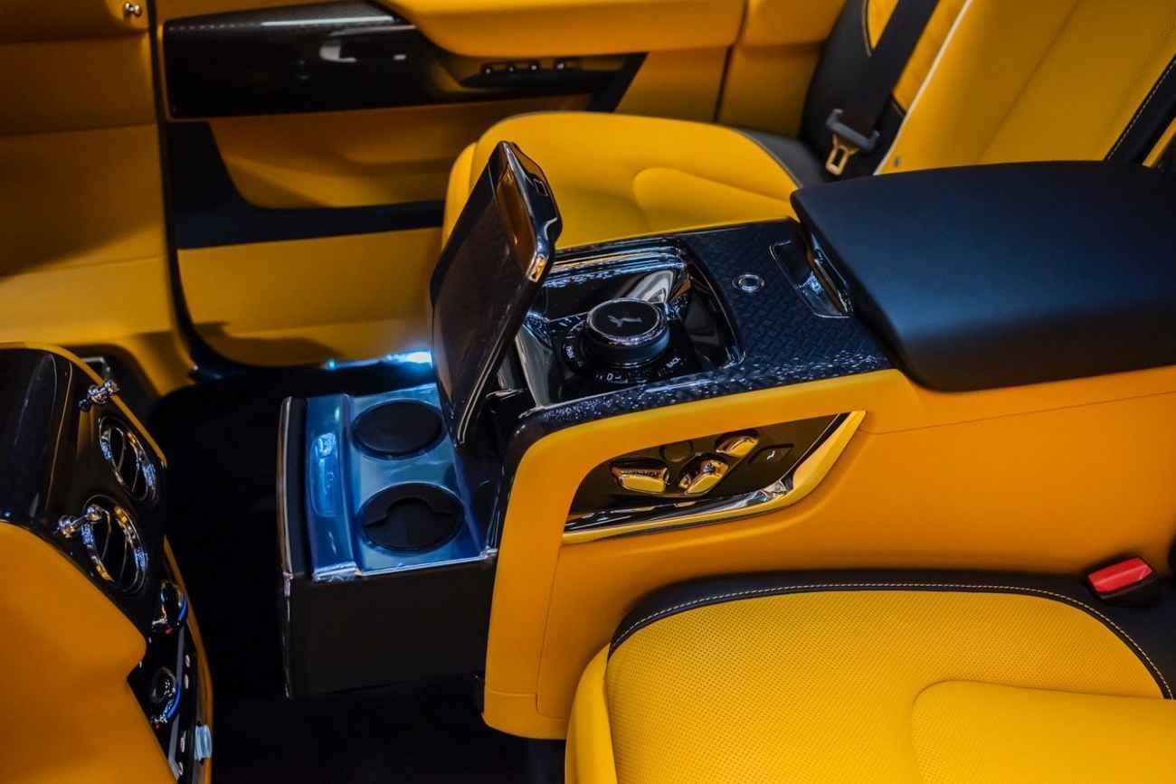 رولز رويس كولينان Rolls Royce cullinan  2025 GCC  Warranty and service AGMC  Black badge  2,900 km