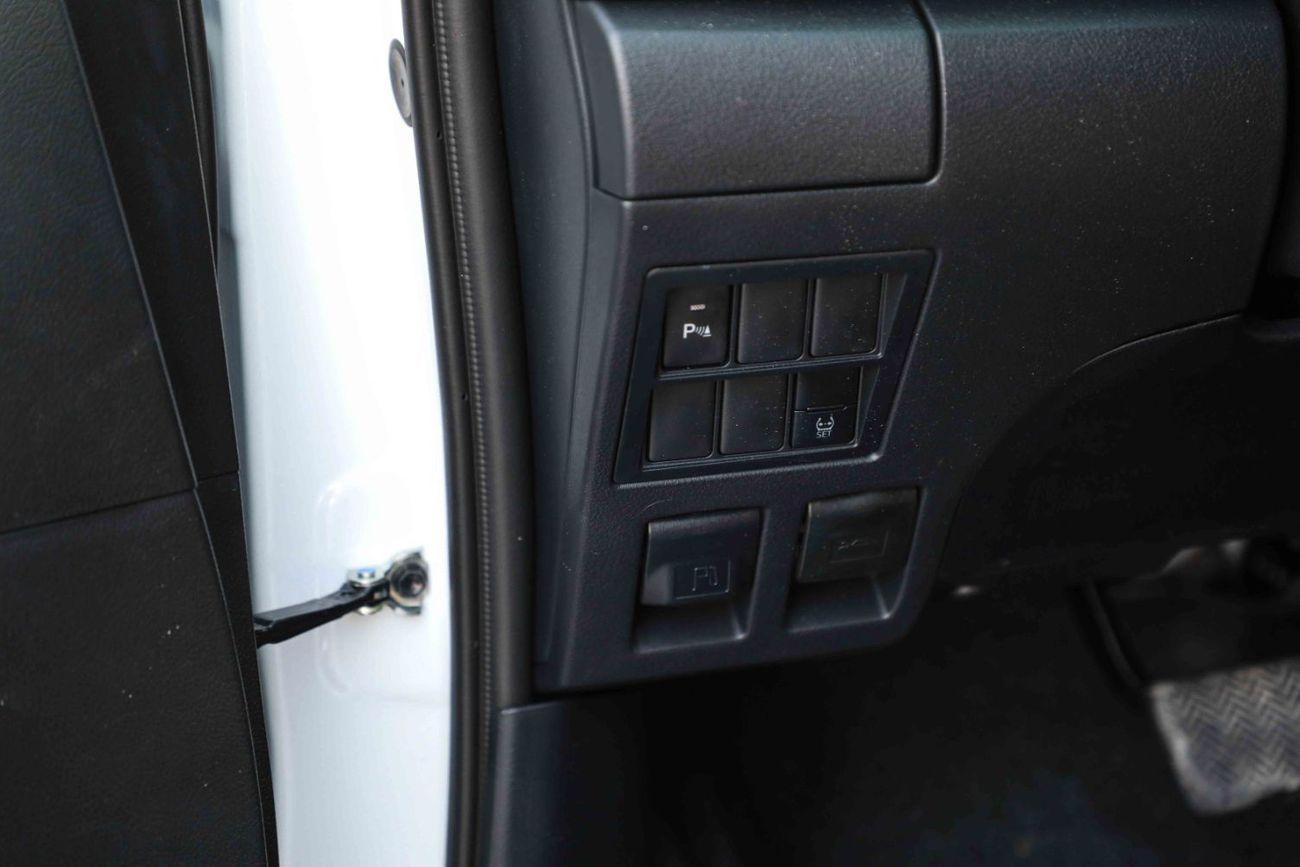 تويوتا فورتونر 2025 Toyota Fortuner GXR 4.0 - Platinum White inside Beige | Export Only