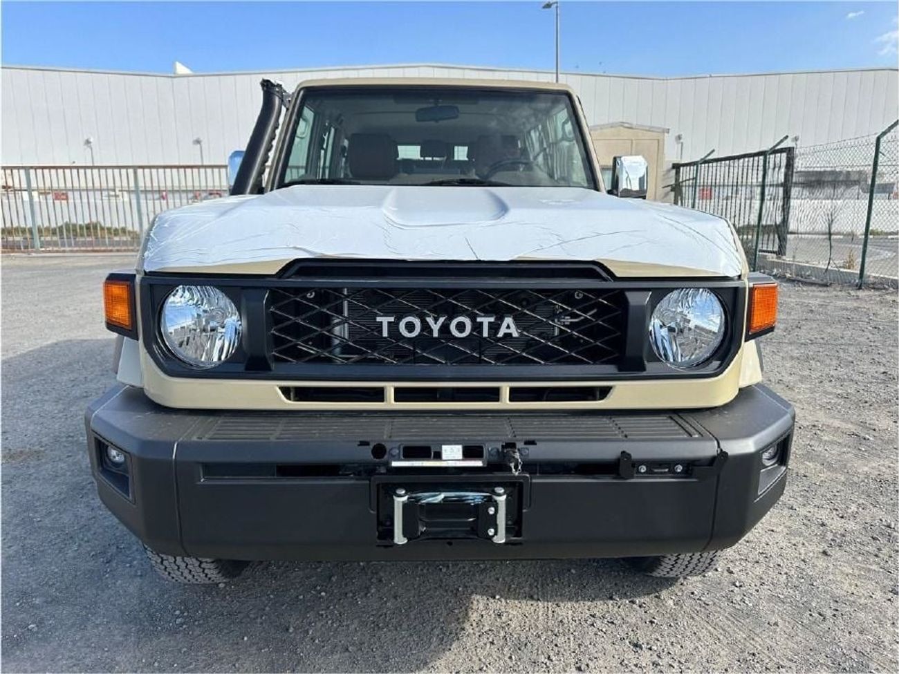 تويوتا لاند كروزر 70 4.0 AUTOMATIC