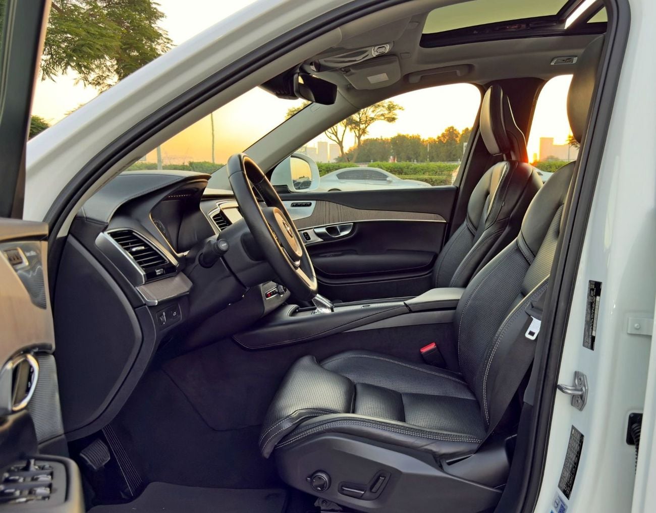 فولفو XC 90 MOMENTUM