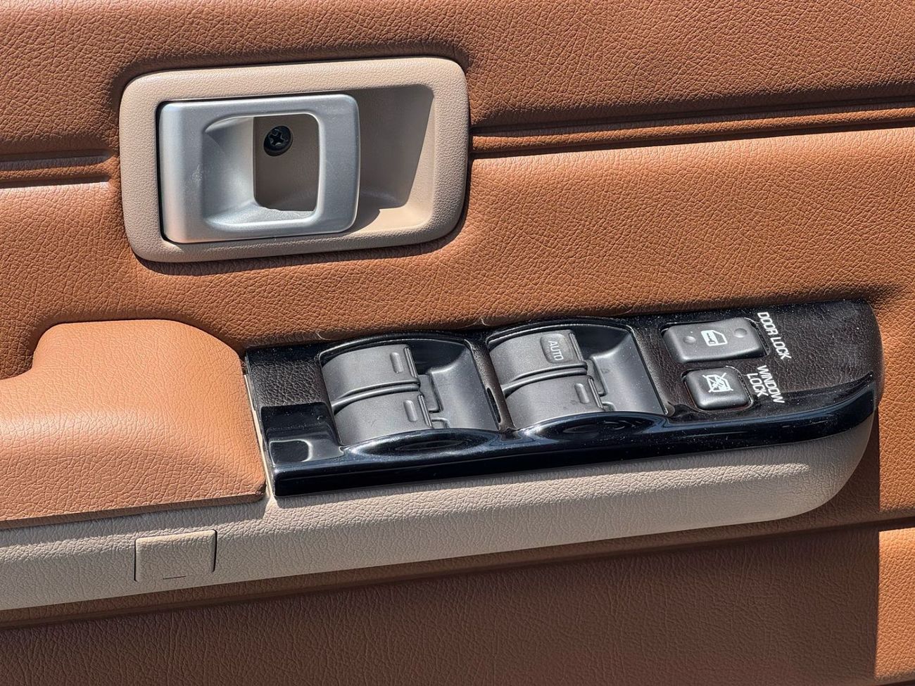 تويوتا لاند كروزر 70 2025 TOYOTA LAND CRUISER LC76 HARD TOP, 4L, PETROL, A/T, 4WD, WHITE/BEIGE