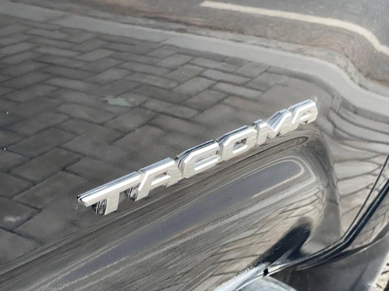 تويوتا تاكوما طقم TRD / محرك V6 سعة 3.5 لتر / دفع رباعي / فتحة سقف / شاشة كبيرة / نظام مراقبة النقاط العمياء / بحا