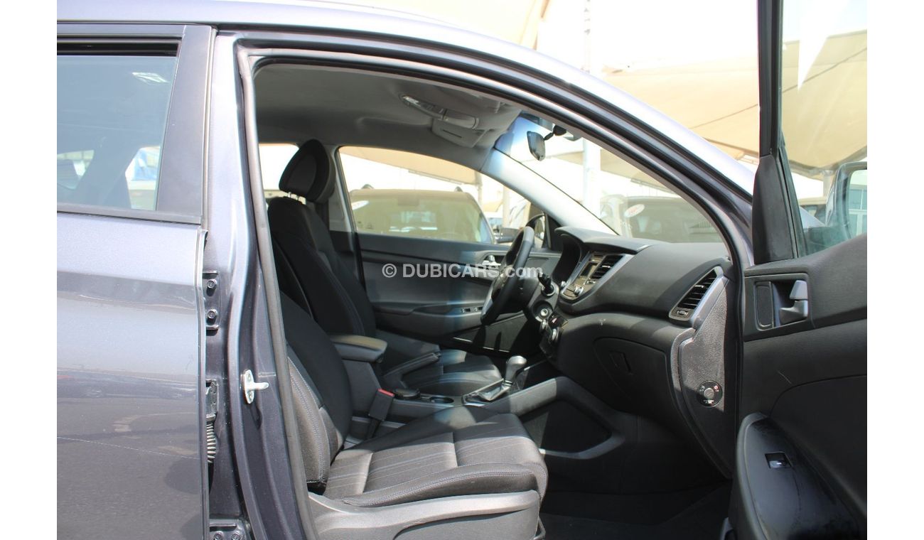 هيونداي توسون GL خالية من الحوادث - خليجي - مكينة 2000 سي سي - السيارة بحالة ممتازة من الداخل والخارج