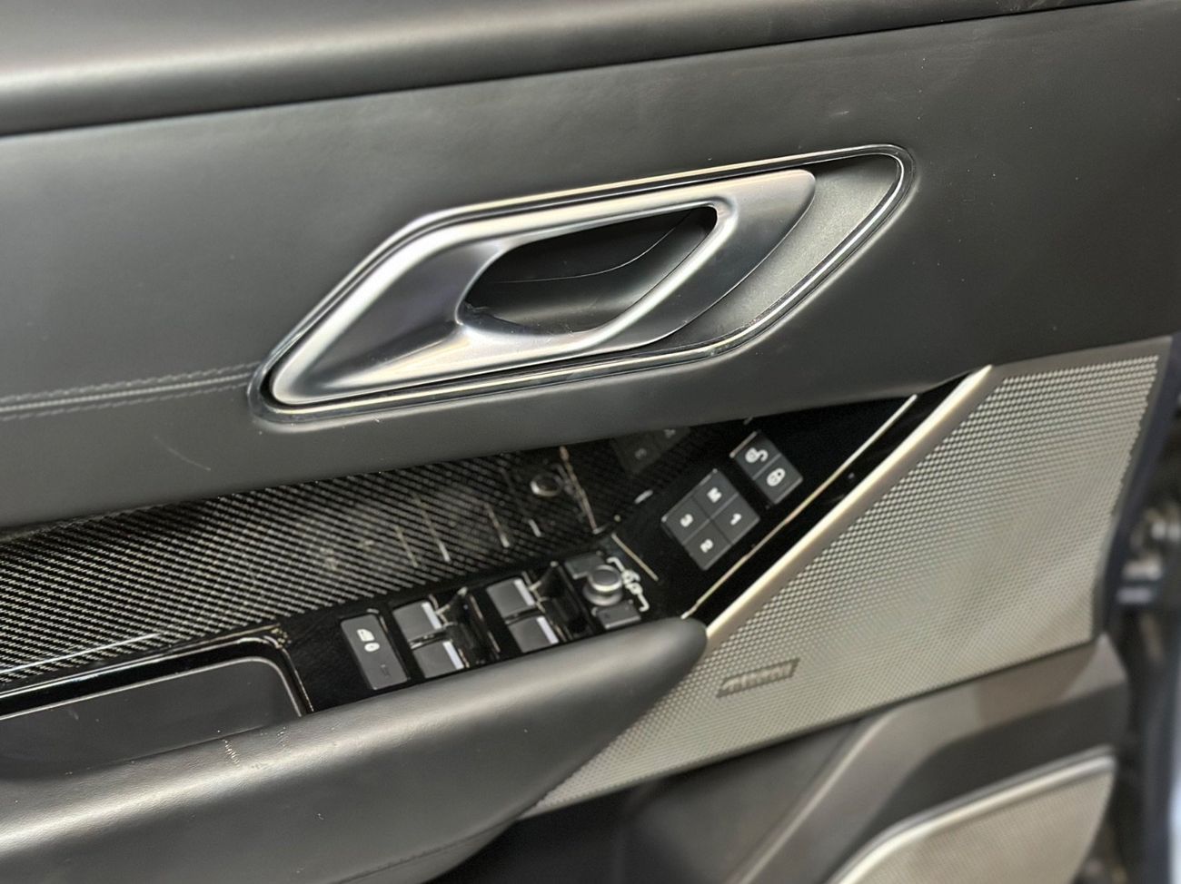 Land Rover Range Rover Velar SVAutobiography Dynamic 5.0L RANGE ROVER SV Autobiography Dynamic V8 | 2020 | VERY GOOD CONDITIONS