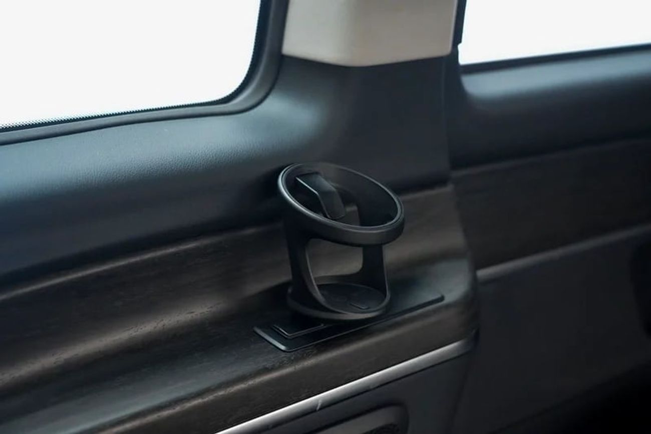 Mercedes Maybach V Class Maybach V300 AVANTGARDE | GCC 0km | Agency Warranty | 360 View | 64 colors Ambeint Lights