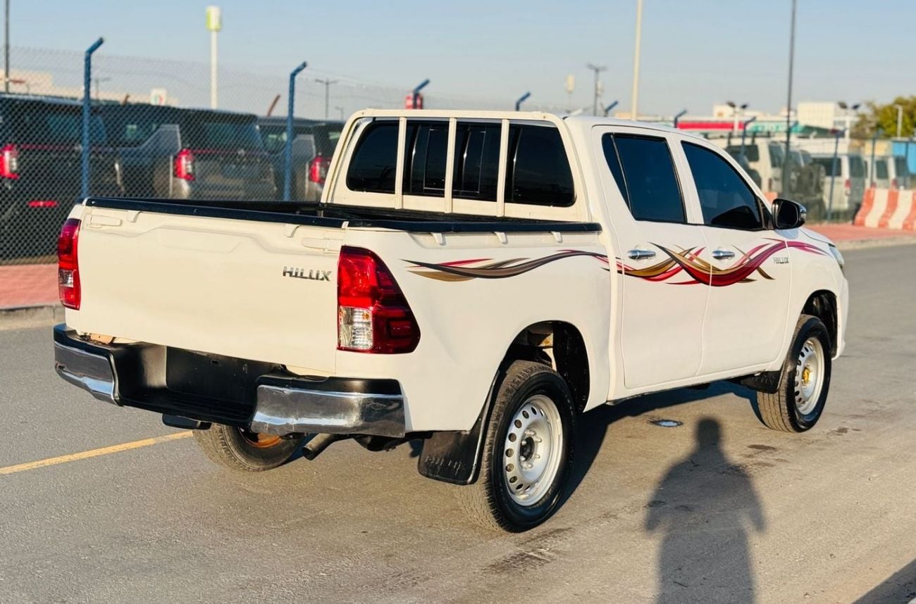تويوتا هيلوكس GLX 2.7L Double Cab Utility M/T