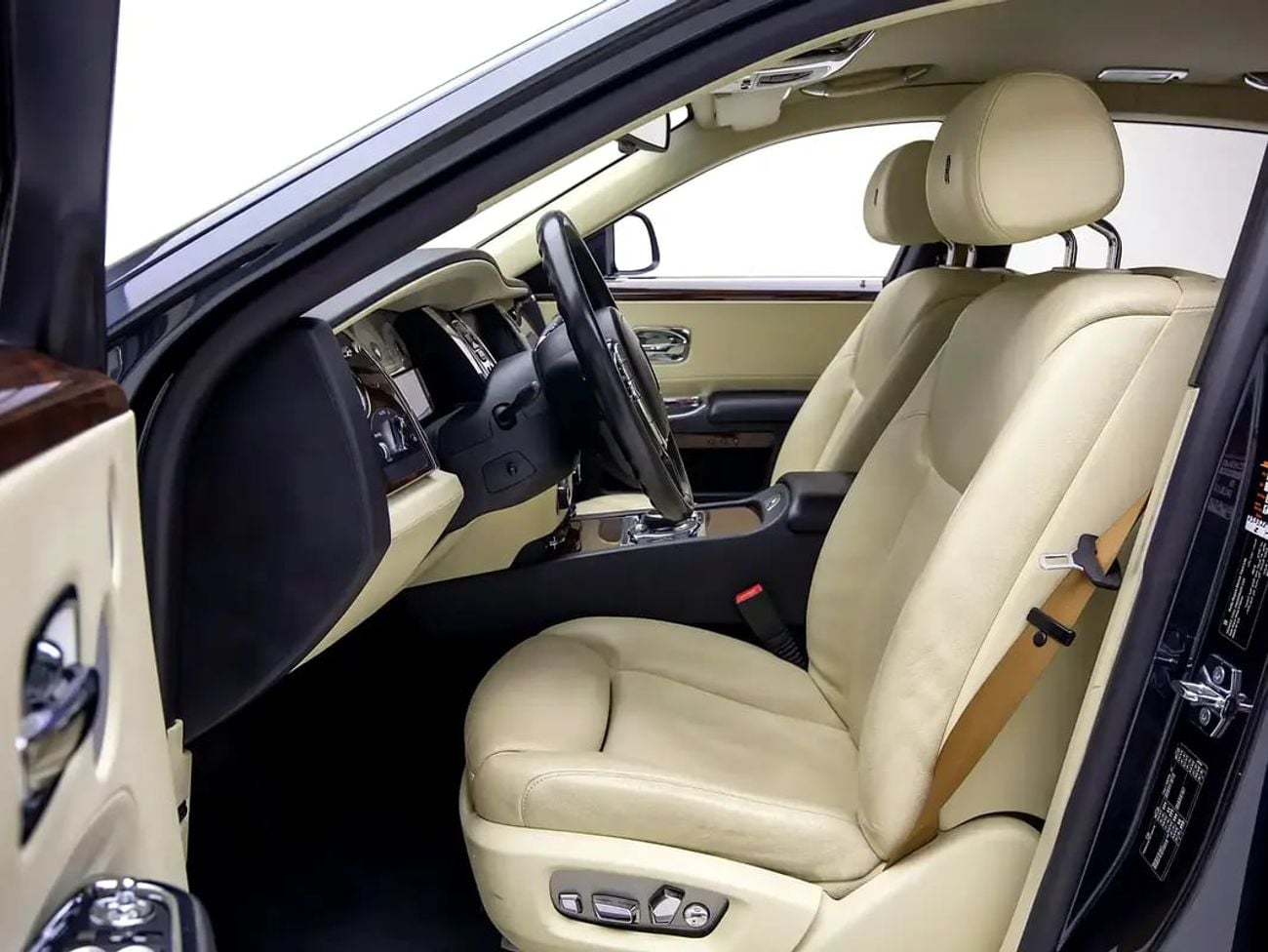 Rolls Royce Ghost V12 Luxury with Starlight Headliner | GCC Spec