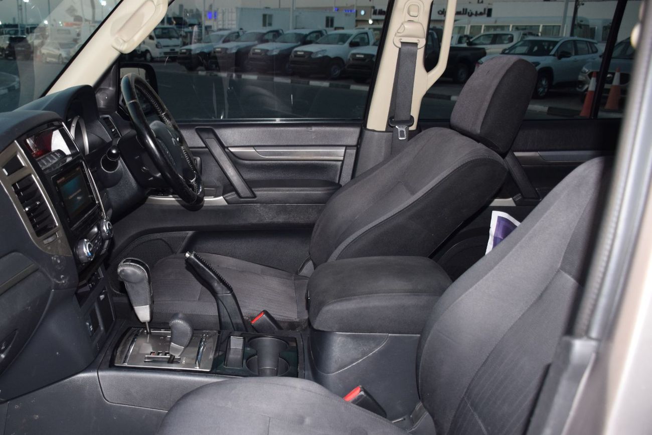 ميتسوبيشي باجيرو Right Hand (Diesel 3.2L)