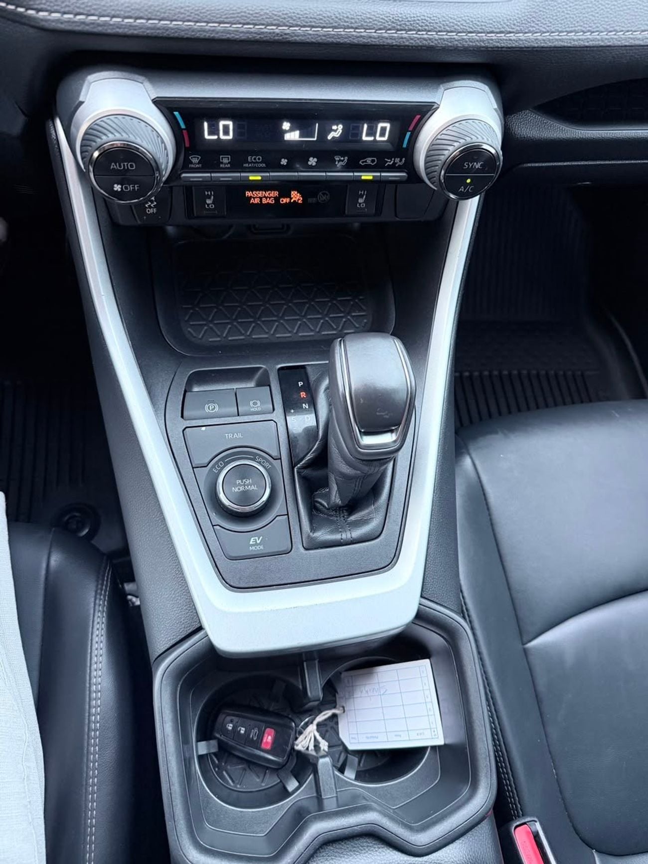 Toyota RAV4 XLE HEV Hybrid premium