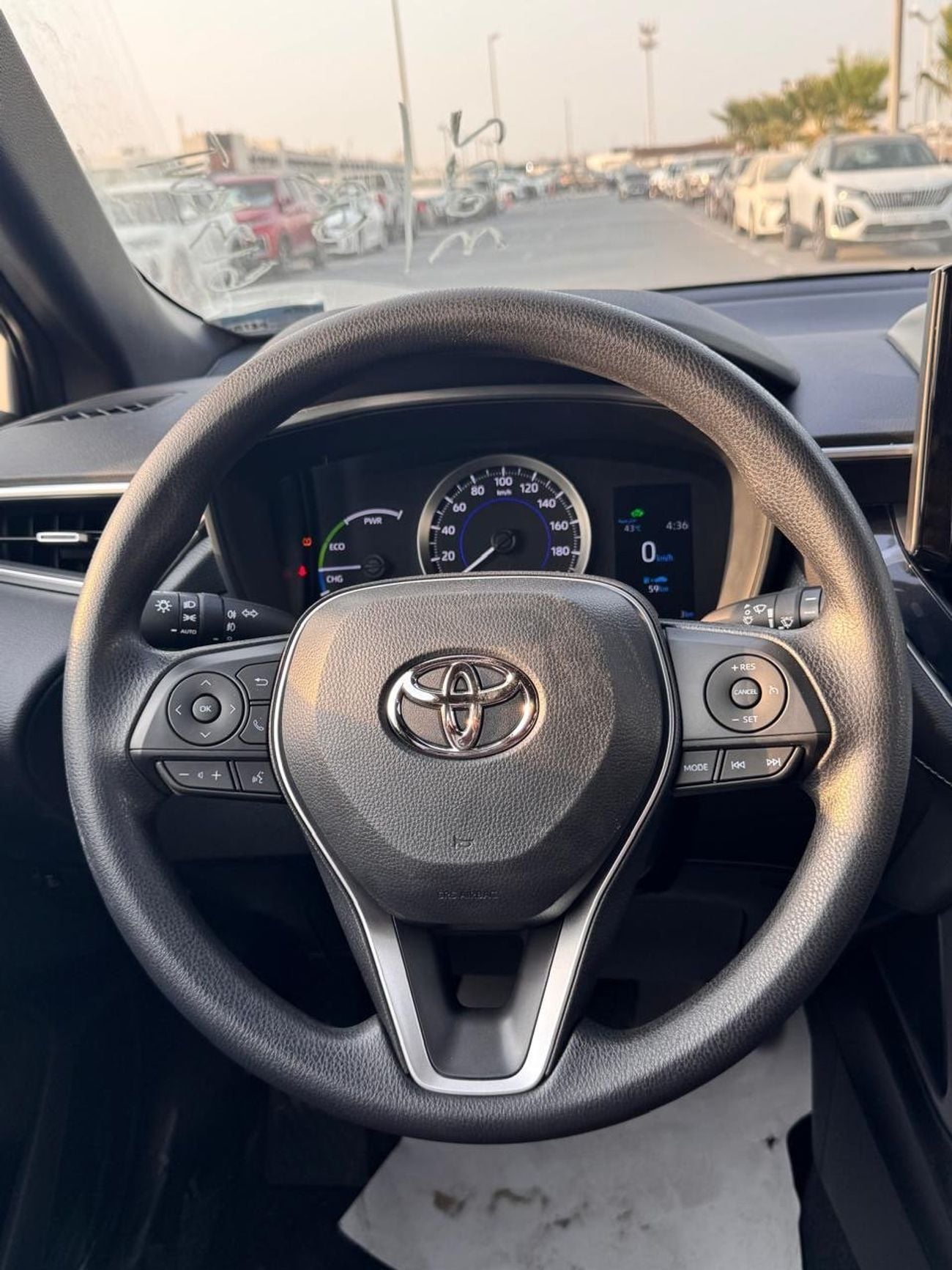 تويوتا كورولا كروس LTD HEV Corolla cross  1.8 L hybrid  2025 YM Sunroof  Medium option  GCC spec