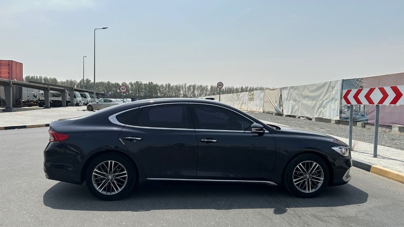 Hyundai Grandeur STD (NON GCC)