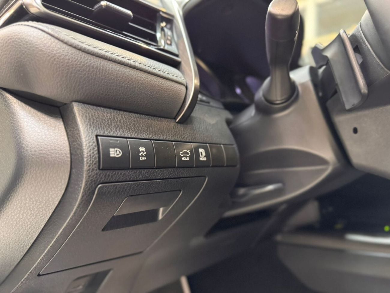 Toyota Camry SE 2.5L (181 HP)