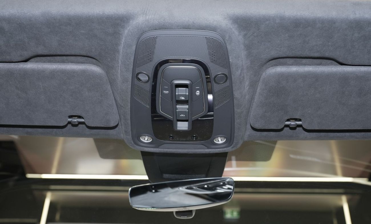 Audi Q8 55 TFSI quattro (340 HP) 2025 AUDI Q8 S-LINE 55 TFSI Quattro + 10% for local