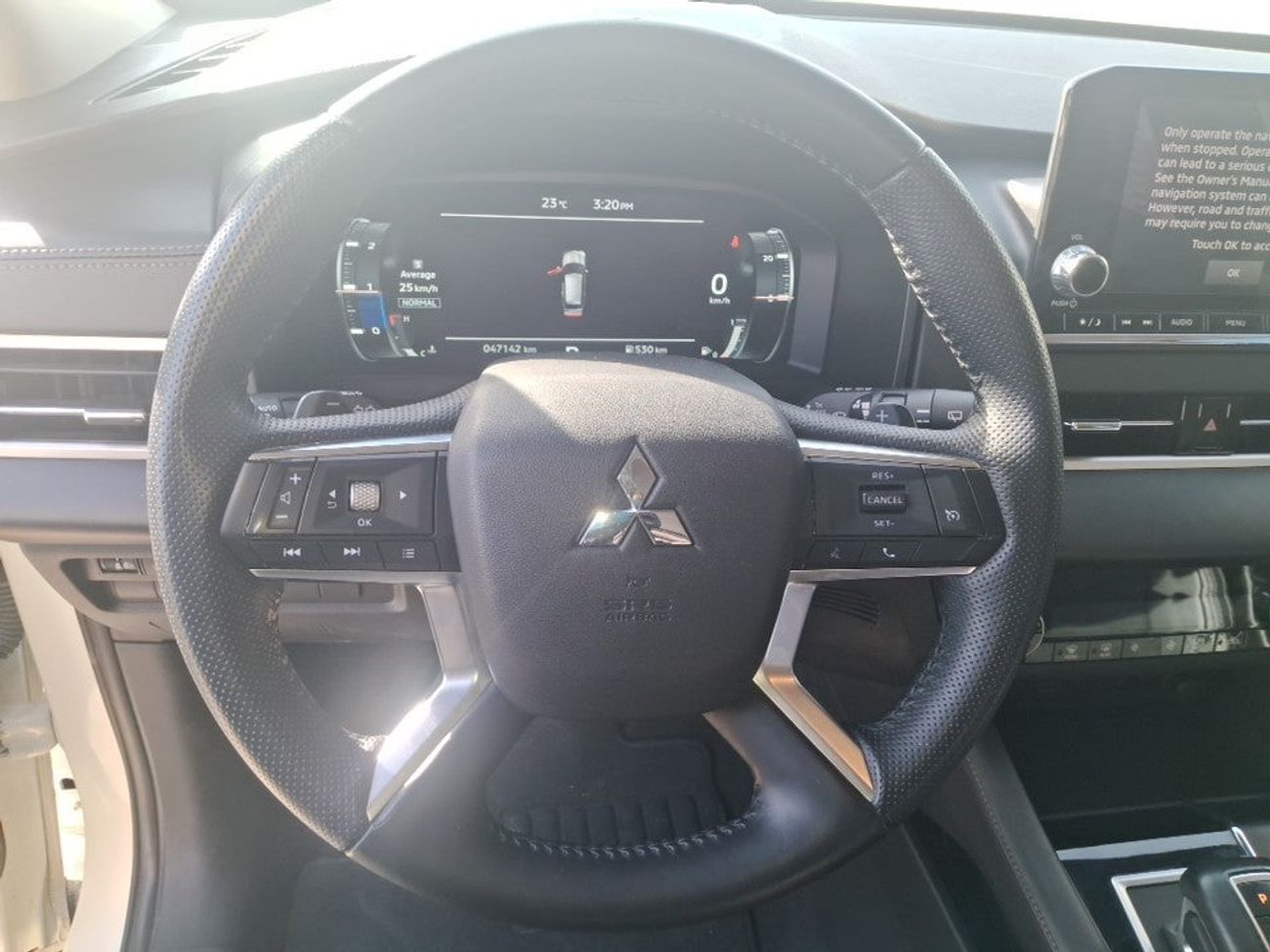 ميتسوبيشي آوتلاندر PREMIUM 2.4 | بدون دفعة مقدمة | اختبار القيادة في المنزل