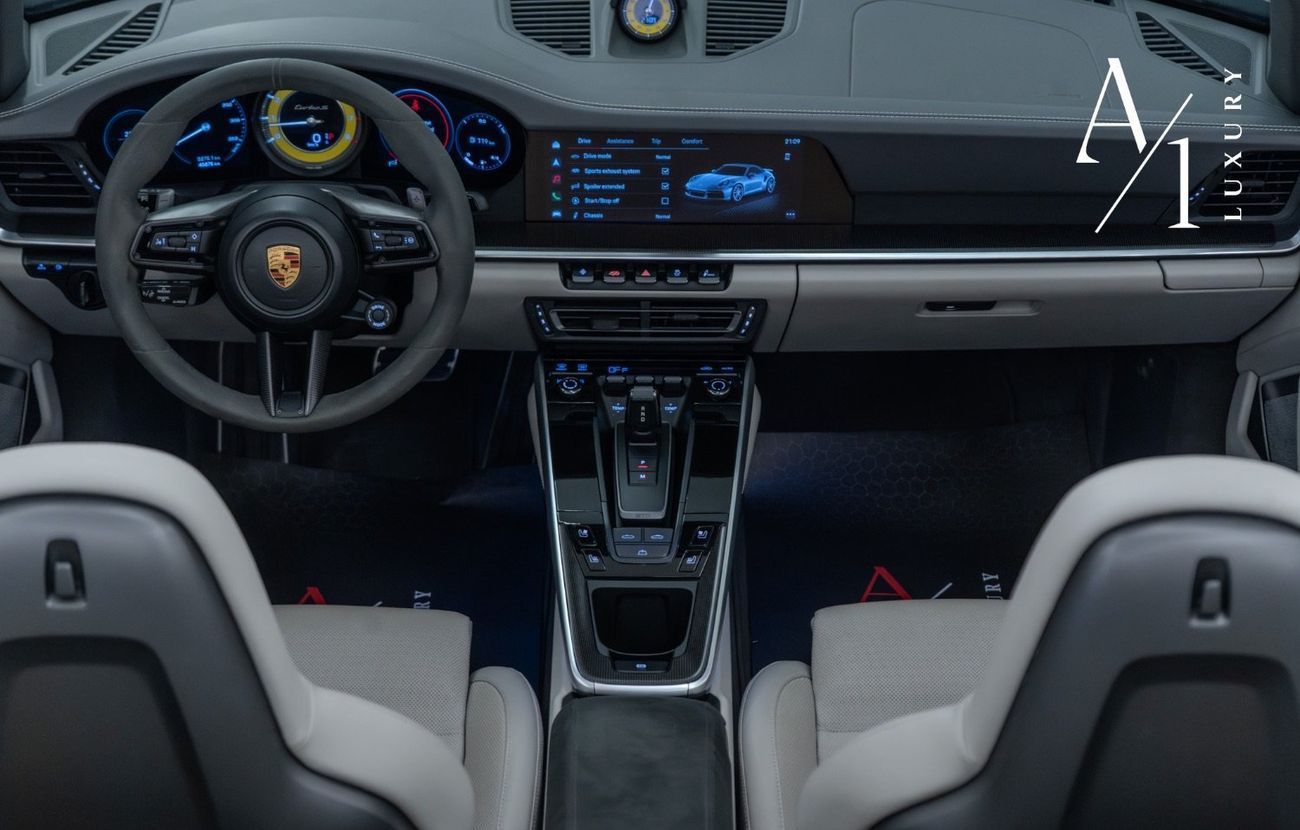 Porsche 911 Turbo S 3.8L (645 HP) Convertible 2022 Porsche 911 Turbo S, Sport Chrono Package, Full Service Histo