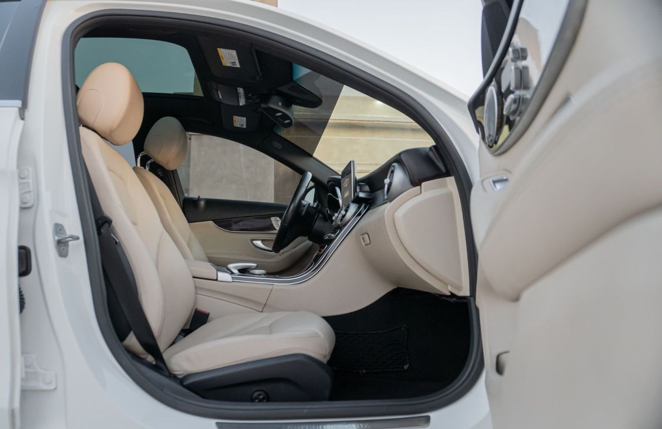 Mercedes-Benz C 300 Std 2.0L (258 HP)