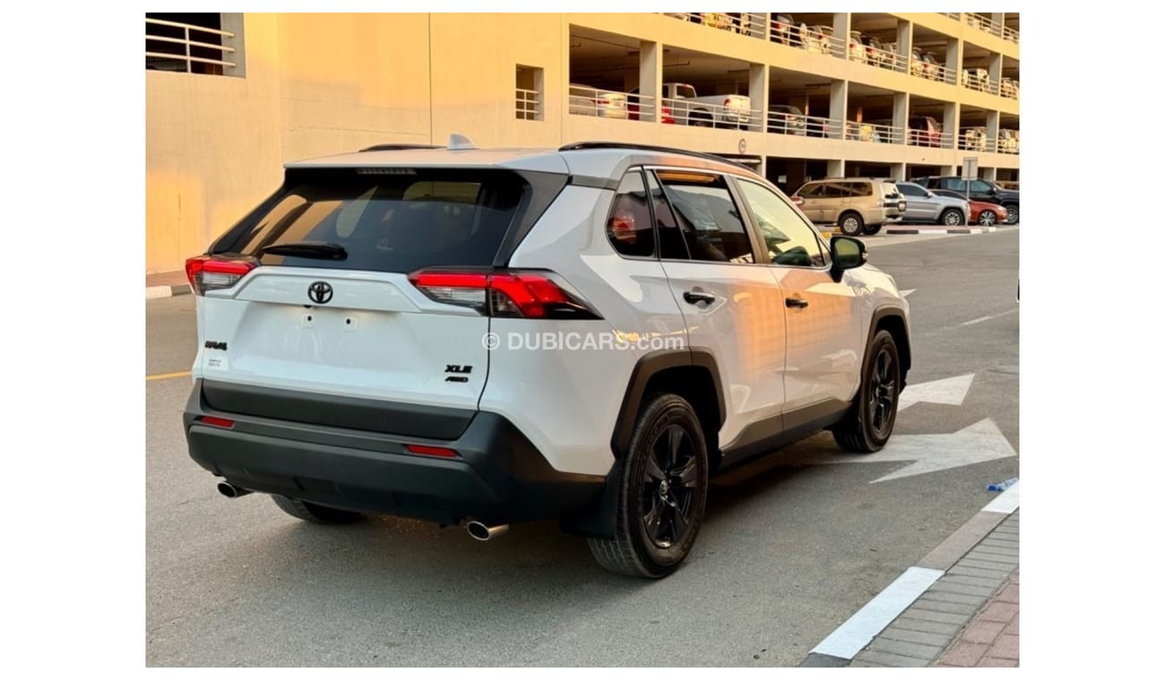Toyota RAV4 2020 XLE SUNROOF PUSH START 4x4 - 2.5L USA IMPORTED