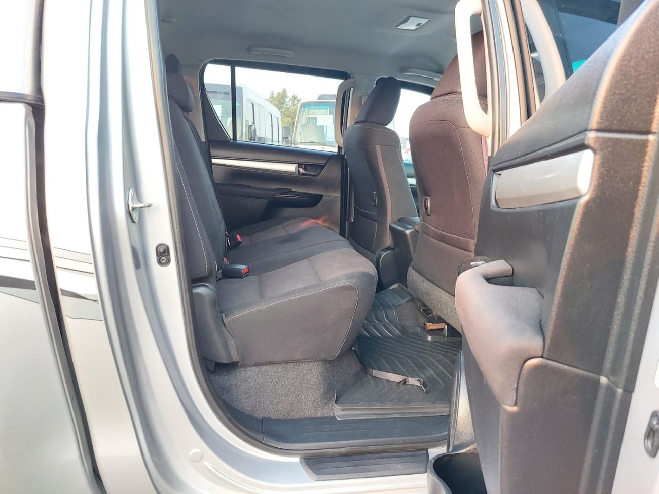 Toyota Hilux TOYOTA HILUX SR5 PICKUP RHD 2016 MODEL 2.8 L DIESEL AUTOMATIC(PM84762)