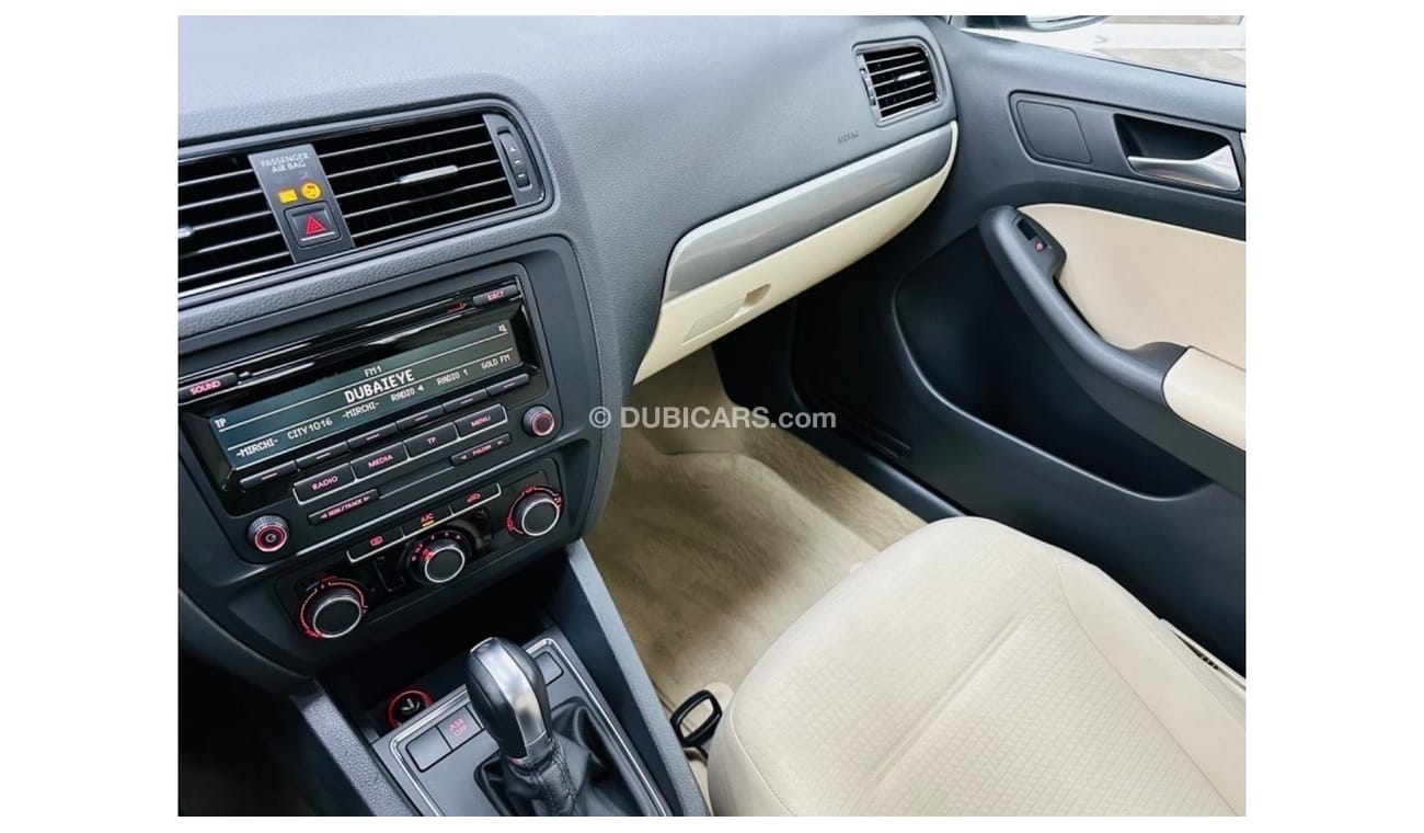 Volkswagen Jetta Trendline S GCC .. Perfect Condition .. 1,6 L ..