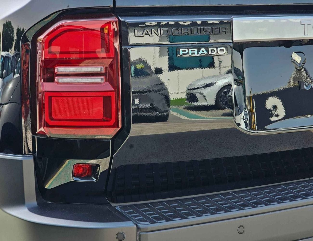 تويوتا برادو ALL ROUNDER || MID OPTION || 2.4L PETROL V4 || LETHAER WITH DRIVER PWR SEAT || COOL BOX (CODE#PPARS)