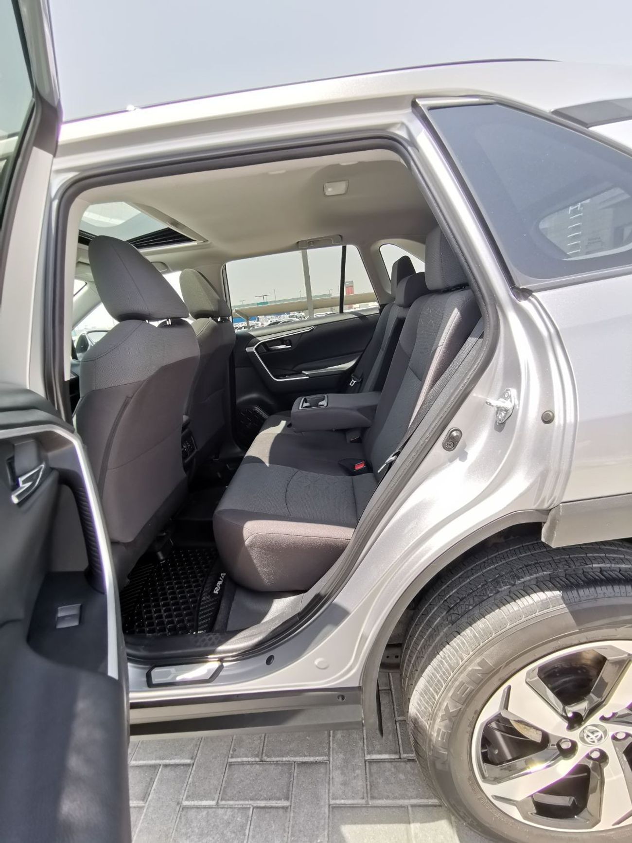 تويوتا راف ٤ TOYOTA RAV4 XLE -2022 - SILVER