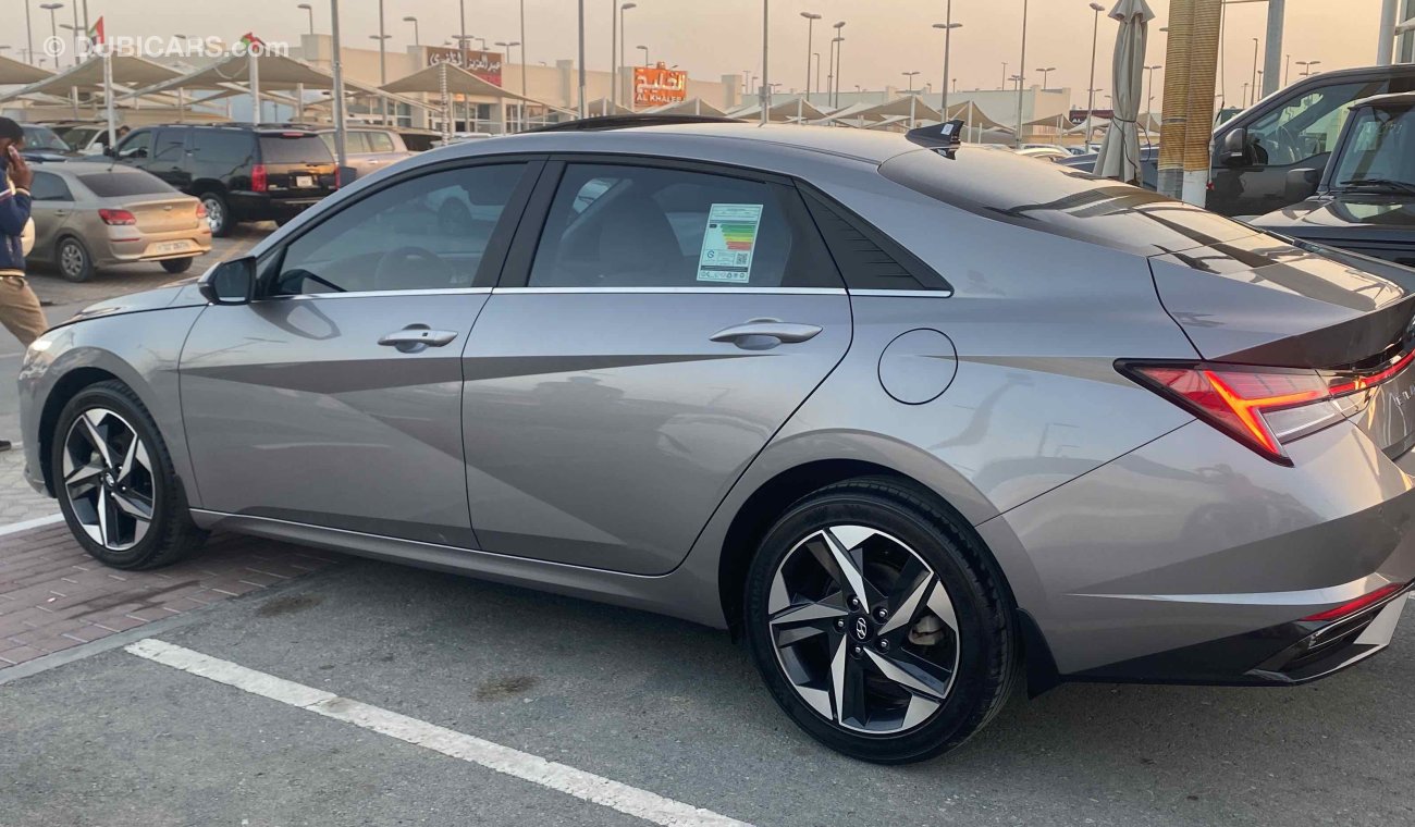 Hyundai Elantra full option GCC