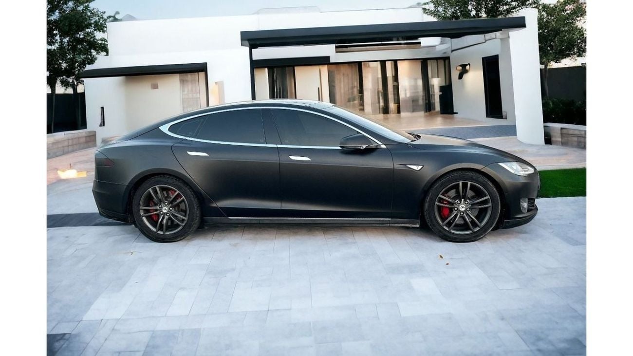 تسلا Model S تيسلا موديل S P85D 2015 | دول مجلس التعاون الخليجي | محرك مزدوج | فش | العديد من الإضافات