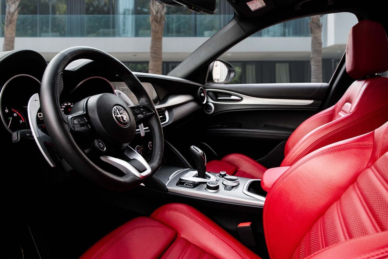 Alfa Romeo Stelvio Club Car  | 2,742 P.M | 0% Downpayment | Agency Warranty!