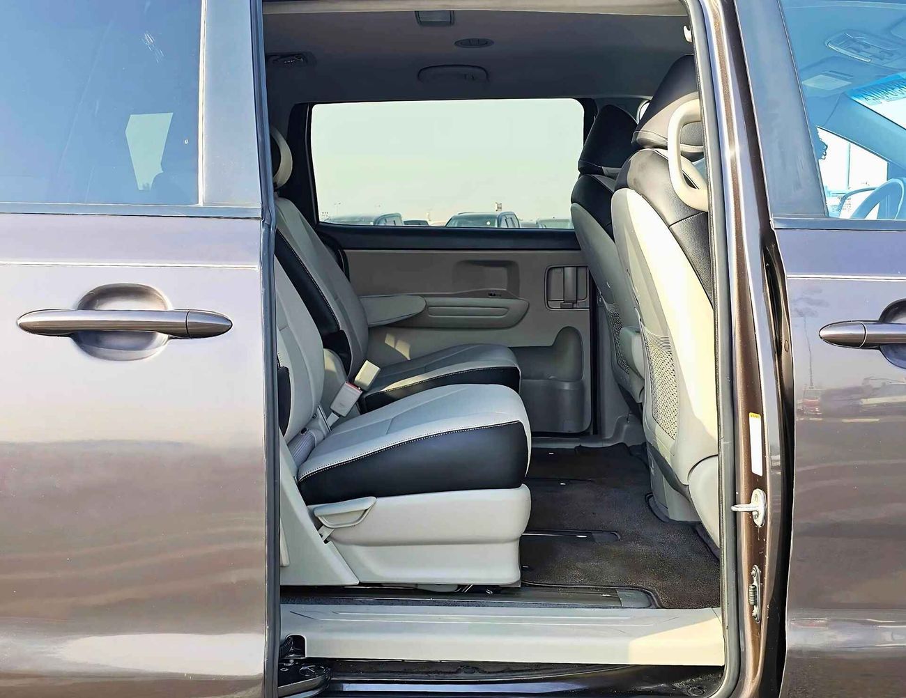 Kia Sedona LX / V6 / 3.3L / 7 SEATS / EXPORT ONLY / LOT# 31911