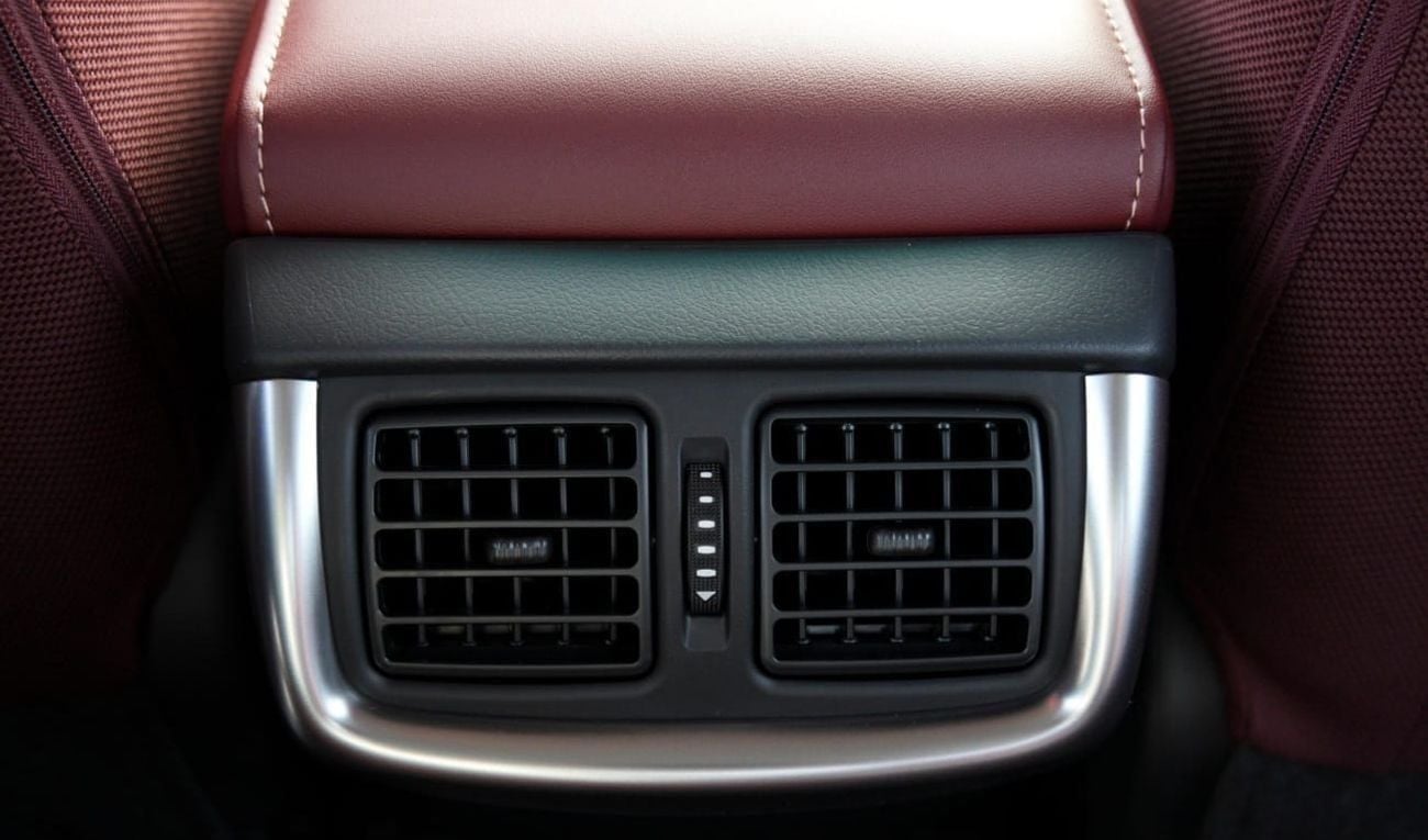 تويوتا هيلوكس SR5 2.7L 4WD A/T