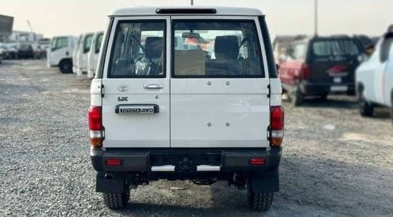تويوتا لاند كروزر 70 2025 Toyota Land Cruiser LC76 5-Door Hardtop 4.2L 6-Cyl Diesel M/T (Manual Gear) 4x4 Only For Africa