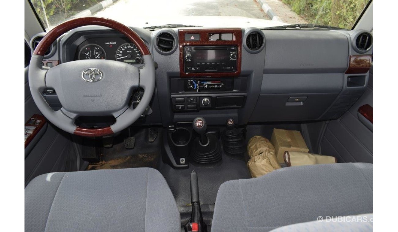 تويوتا لاند كروزر بيك آب LX V8 4.5L Diesel 4X4 6 Seat Manual Transmission