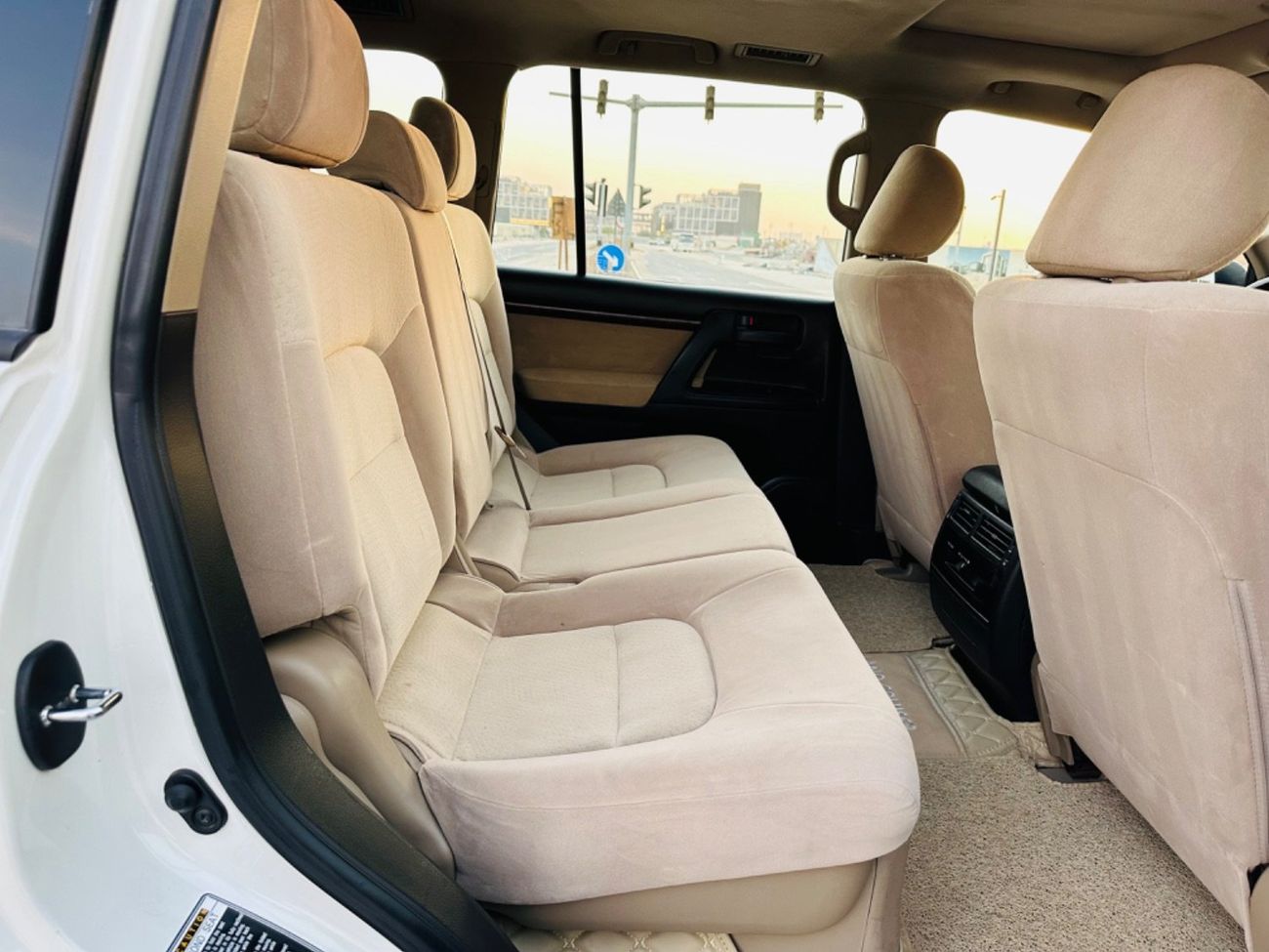 Toyota Land Cruiser MODEL 2010 GCC CAR PERFECT CONDITION INSIDE AND OUTSIDE FULL OPTION SUN ROOF LEATHER SEATS