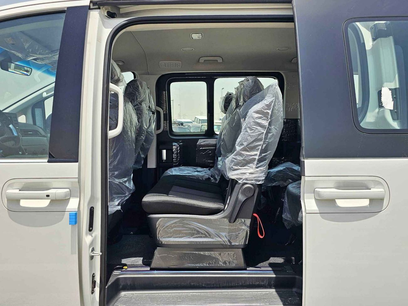 هيونداي ستاريا 3.5L V6  PETROL A/T / PUSH START / COMFORT 11 SEATER (CODE # 67981)