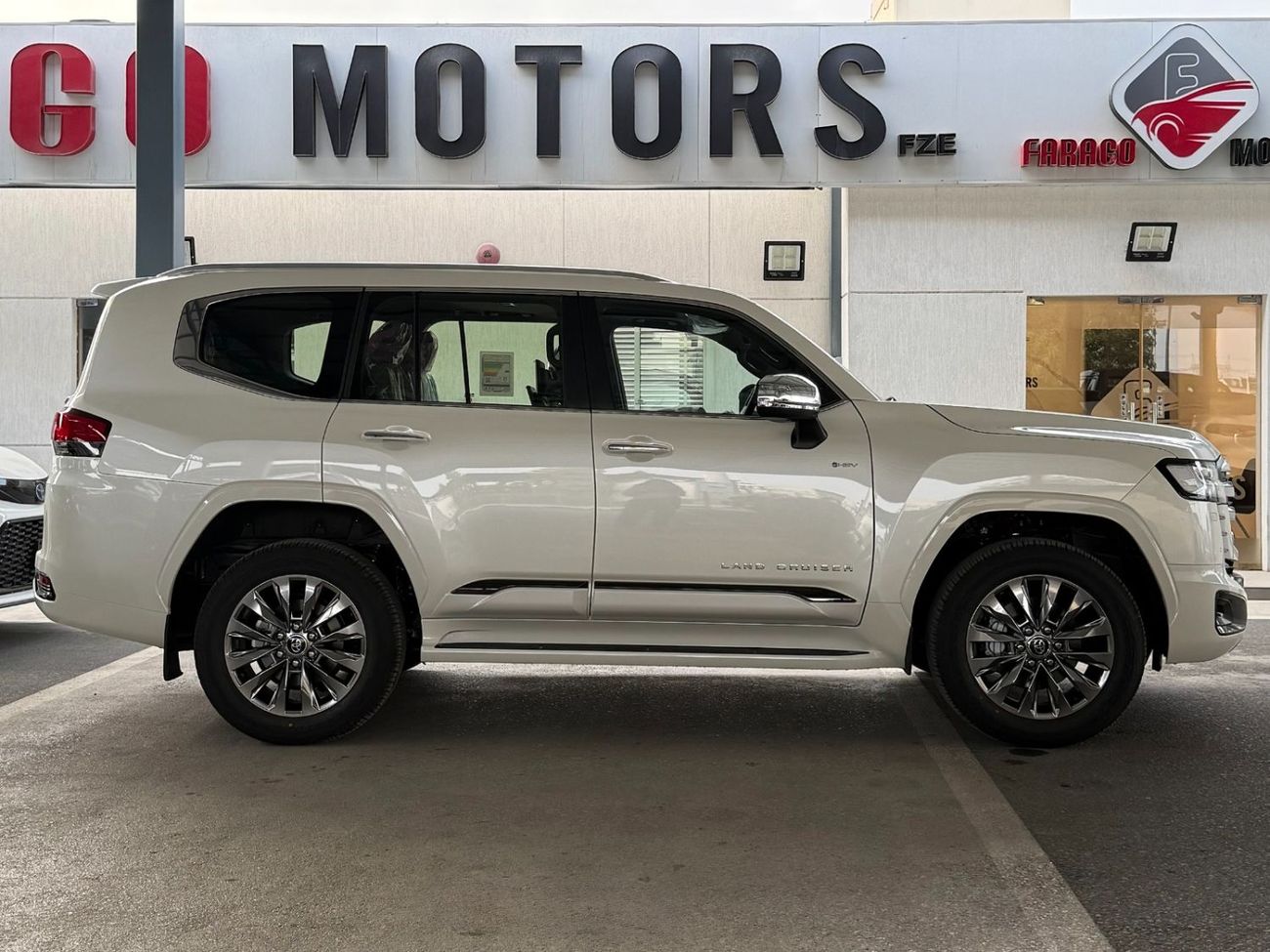 Toyota Land Cruiser 2026 LAND CRUISER 300 VX-HIGH 3.5 HYBRID TWINTURBO MHEV **EXPORT ONLY**التصدير فقط خارج الخليج***