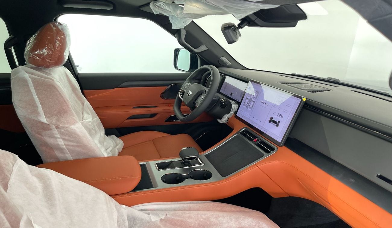 روكس 01 VIP LONG RANGE, 6 - SEATER VIP EDITION WITH  KITCHEN.