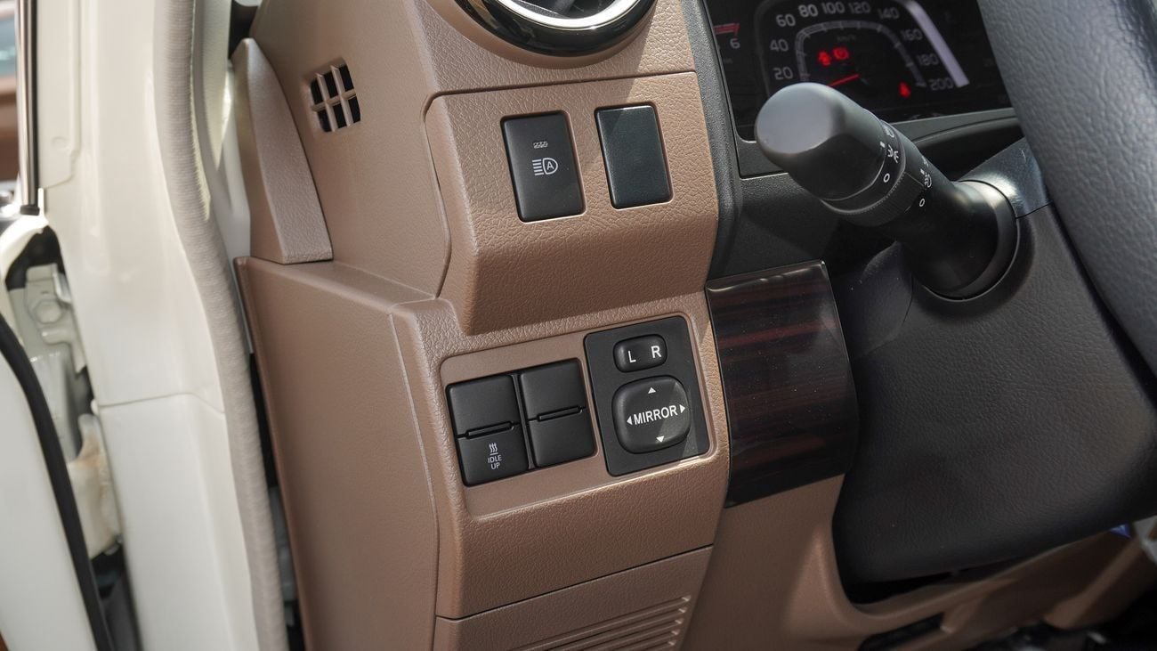 Toyota Land Cruiser 70 LC76 LX LX 2.8L Diesel A/T