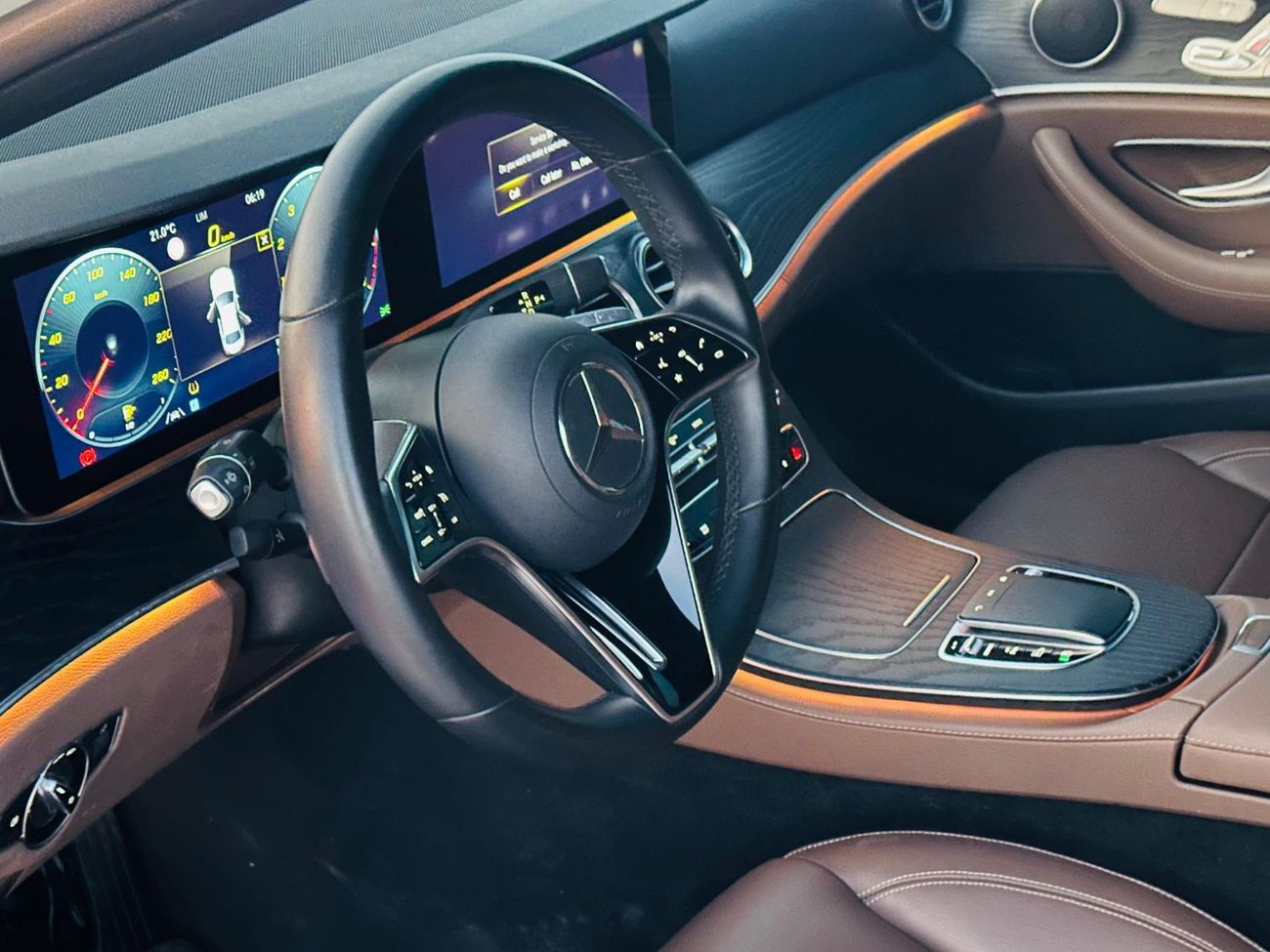 Mercedes-Benz E300 Premium + 2.0L