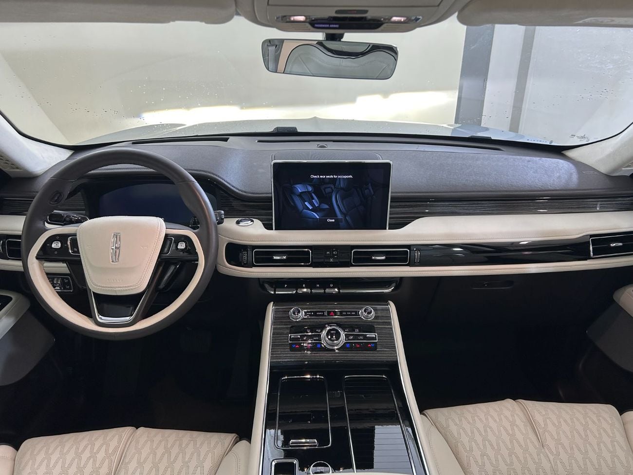 Lincoln Aviator PRESIDENTIAL AVI923/ AL TAYER MOTORS AL QOUZ SHOWROOM