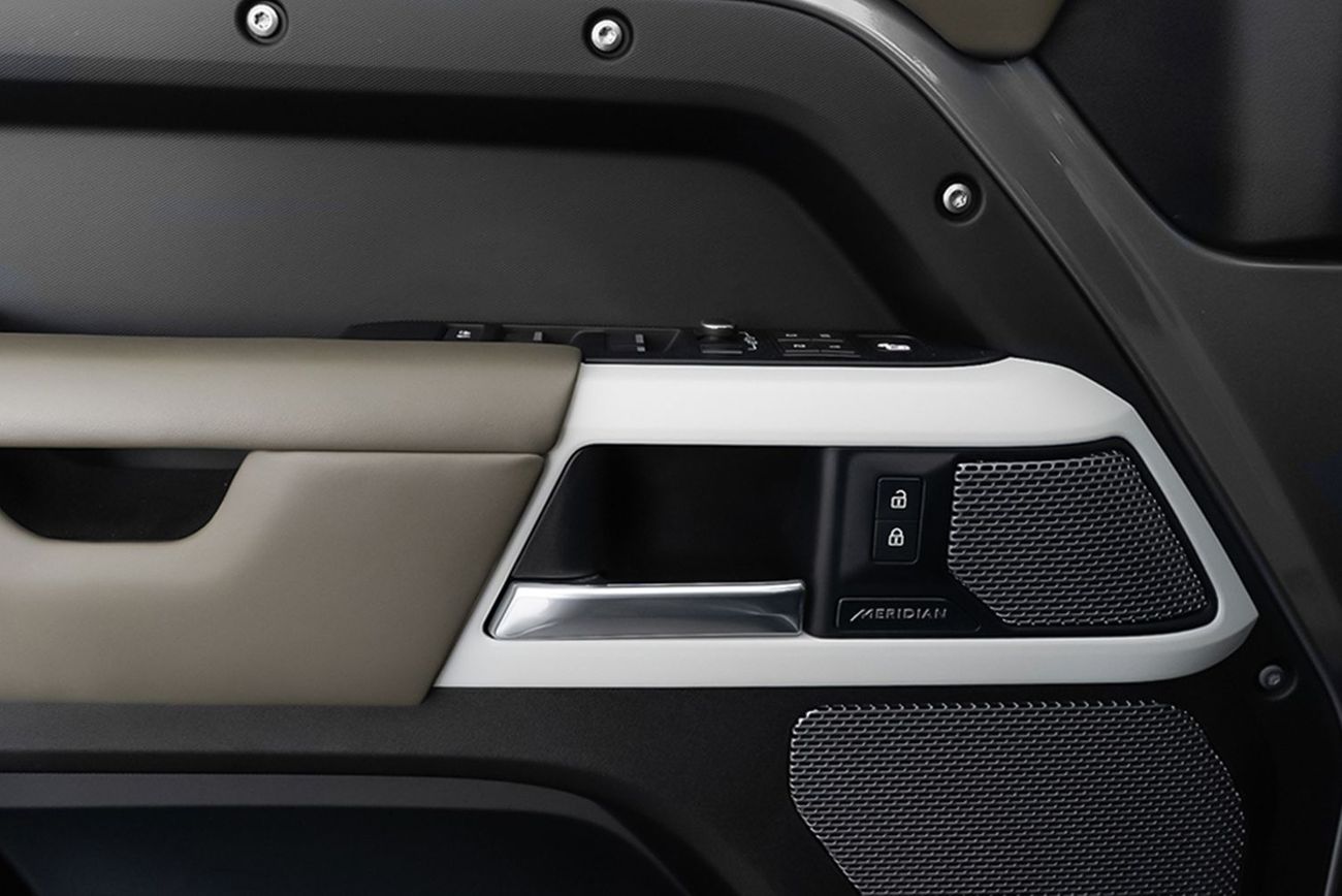 Land Rover Defender P400 110 HSE 3.0L (5 Seater)