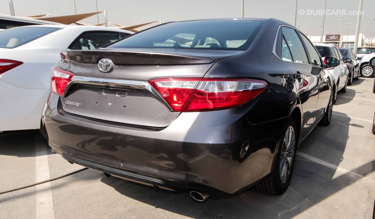 Toyota Camry SE